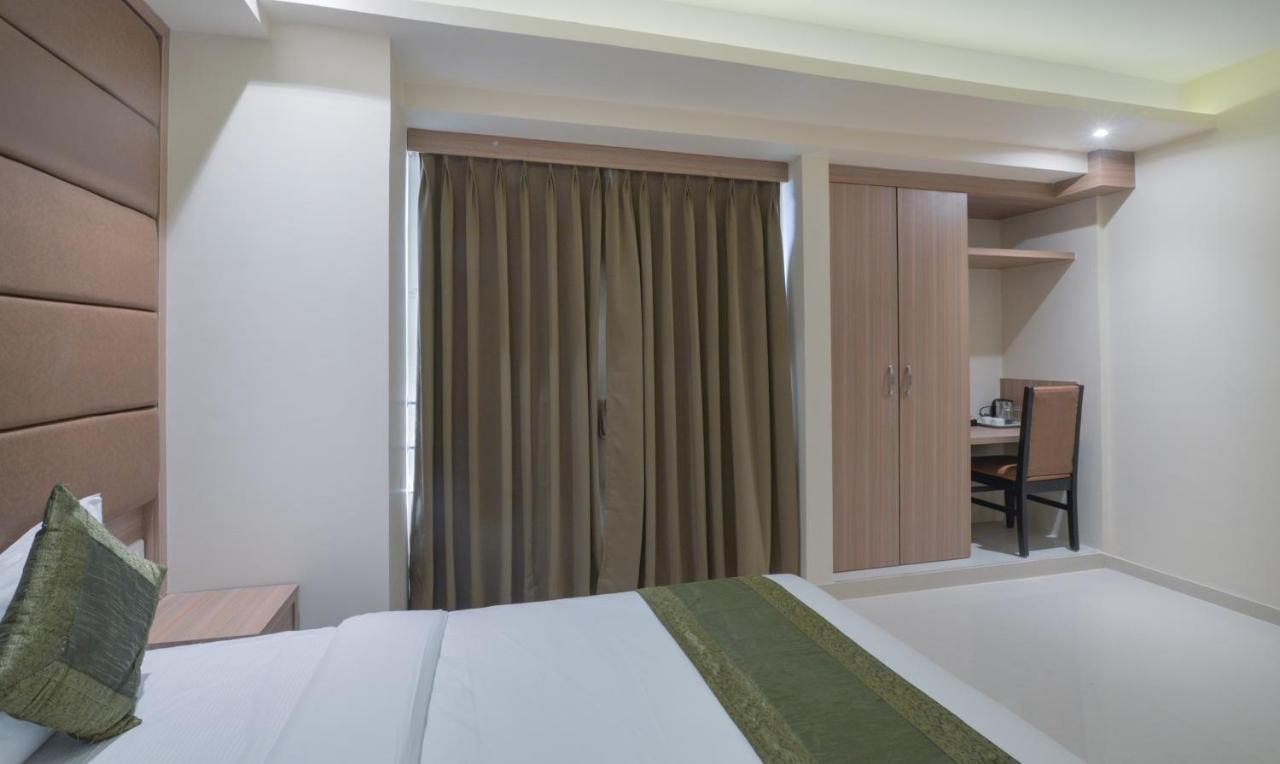 Hotel West Blue Mumbai Exterior photo