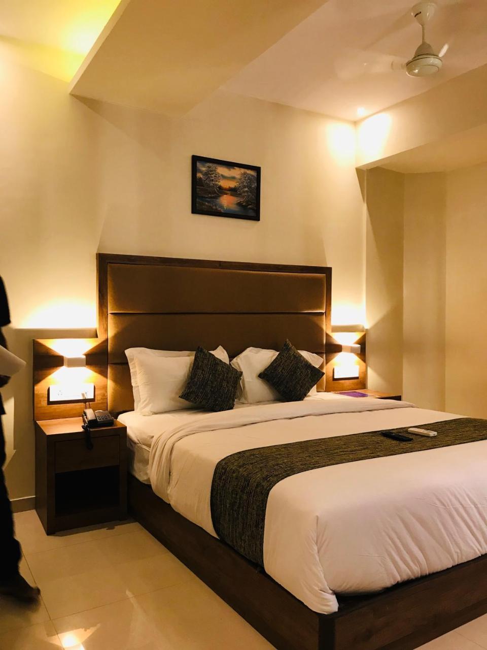 Hotel West Blue Mumbai Exterior photo