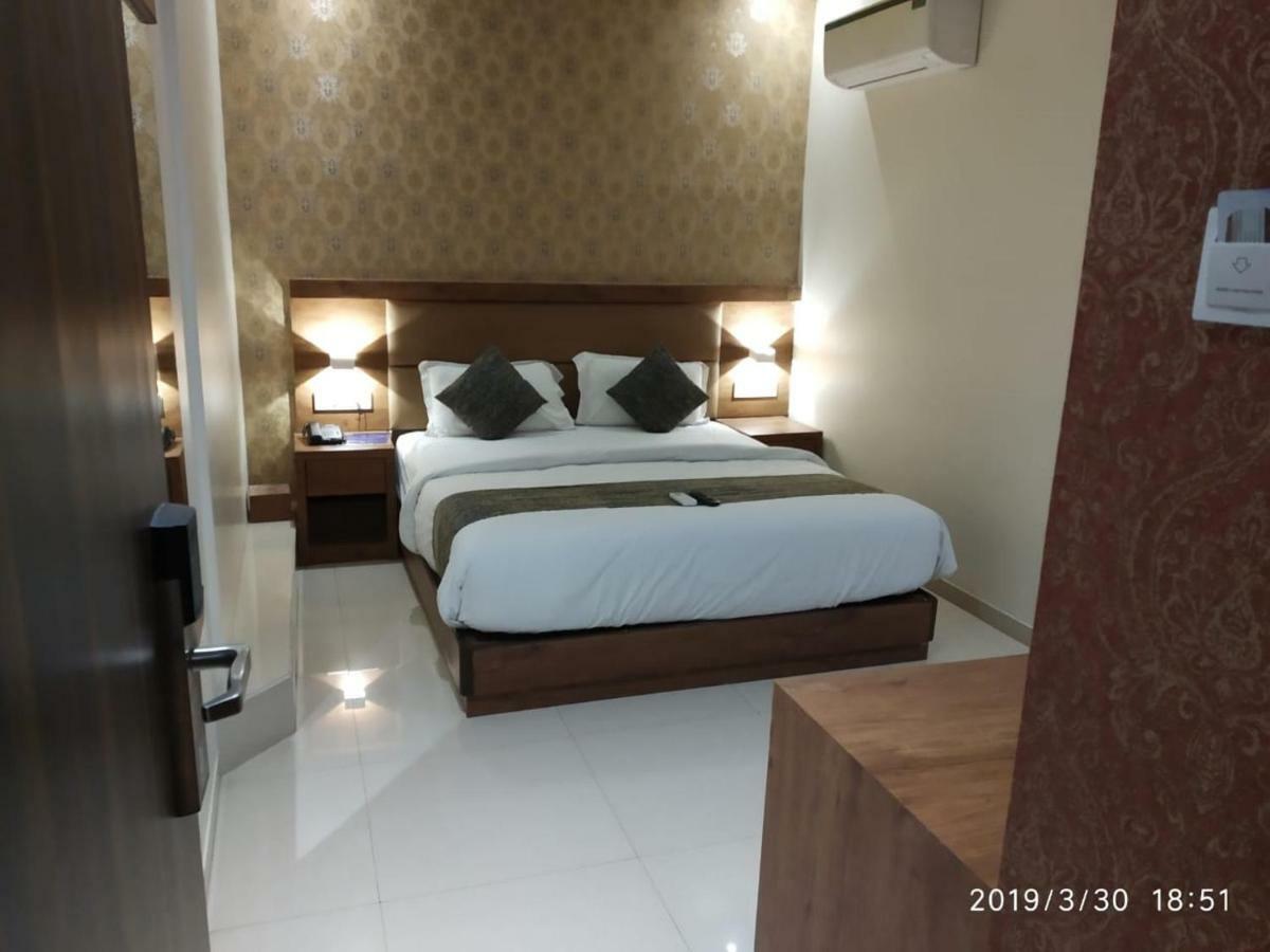 Hotel West Blue Mumbai Exterior photo
